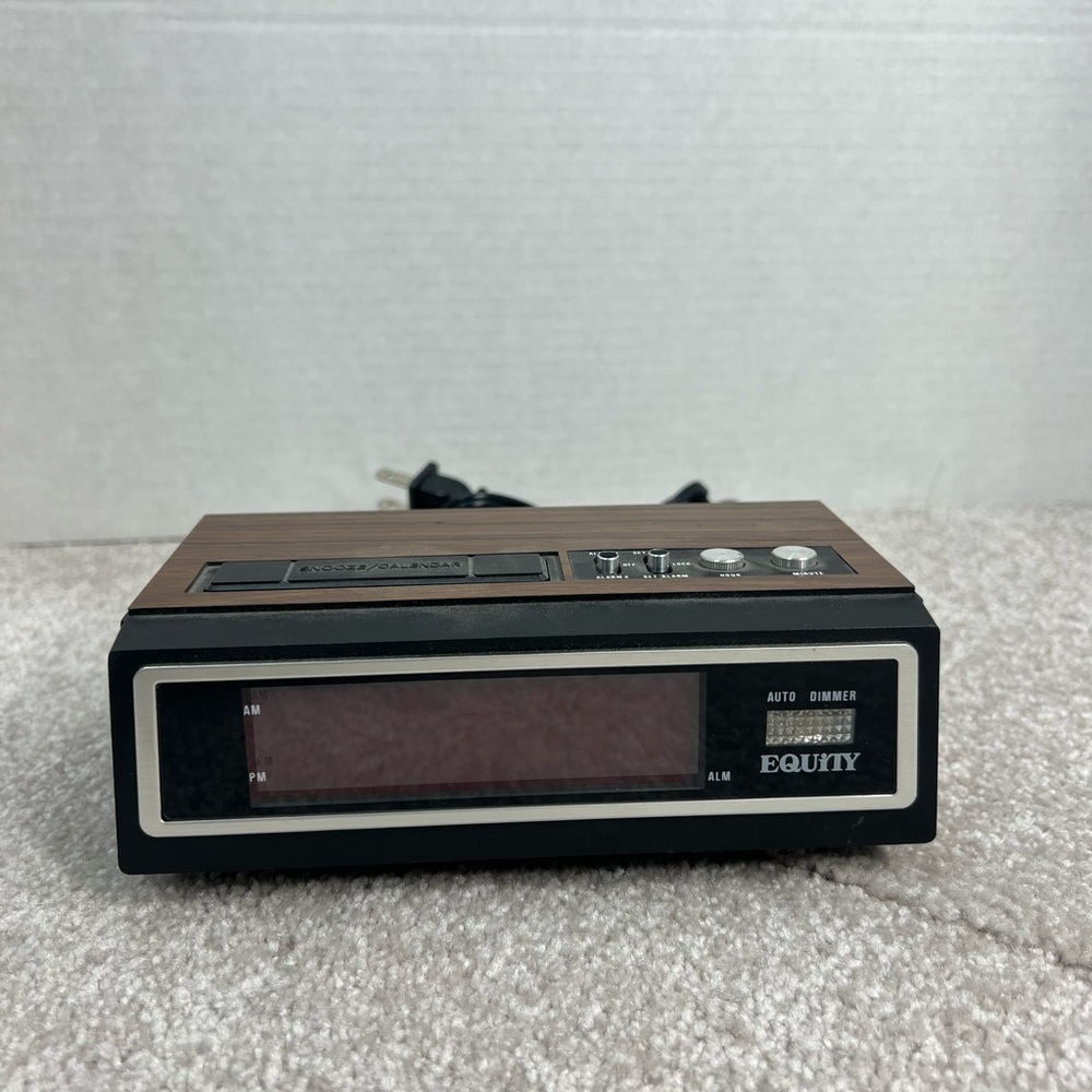 Black and Woodgrain Digital Alarm Clock‎
